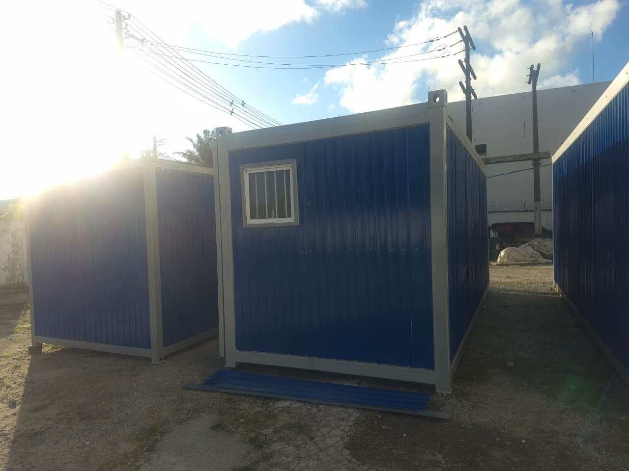 Container modular azul da Nord Containers